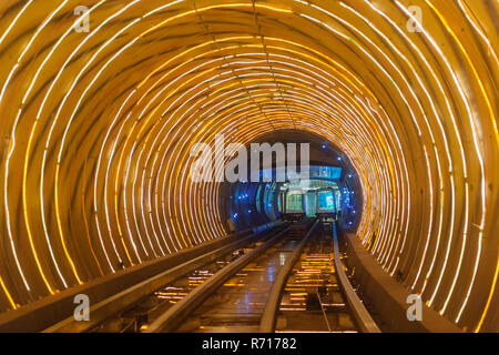 Bund Sightseeing Tunnel au Waterfront le Bund, Pudong, Shanghai, Chine Banque D'Images