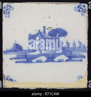 Tuile de scène, bleu avec paysage avec maisons, spider, motif d'angle de mur en céramique carreaux de faïence avec glaçure, cuite au four 2x vitrage peint Rotterdam Zuid Hillegersberg Hillegersberg-Schiebroek Bellevue Kleiweg originaires de l'ex-Huize Bellevue Kleiweg 427 Rotterdam. Banque D'Images