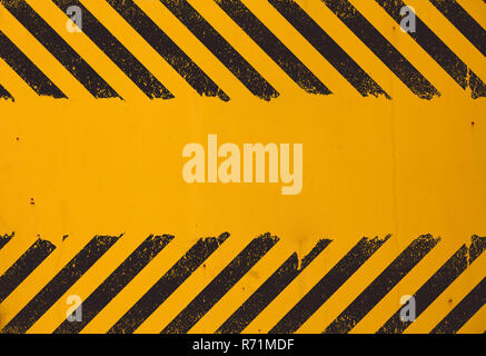 Grunge noir fond jaune avec signe de danger Banque D'Images