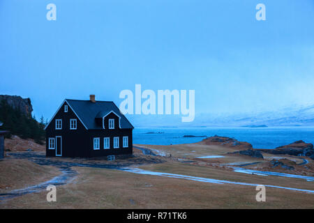 La vieille maison à Teigarhorn ( a été construit en 1880-1882). Teigarhorn Monument naturel et préserver la nature, Berufjordur, est de l'Islande. Banque D'Images