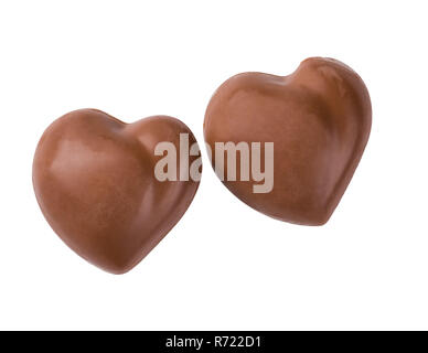 Deux bonbons au chocolat en forme de cœur isolated on white Banque D'Images