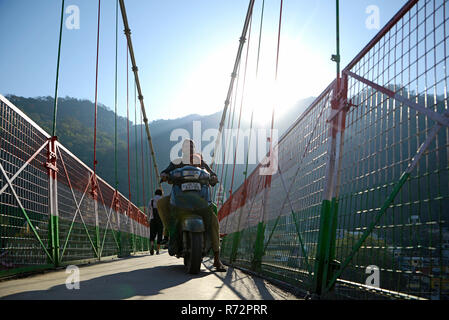 Pont suspendu sur le fleuve Ganga Banque D'Images