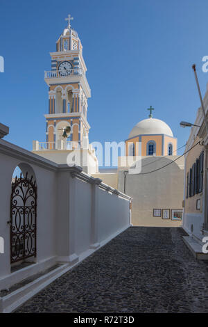 L'église catholique, Thira, Fira, Santorini, Grèce Banque D'Images