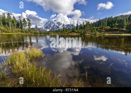 Le mont Shuksan est une montagne dans le nord-ouest du Pacifique dans le mont Baker Wilderness Banque D'Images