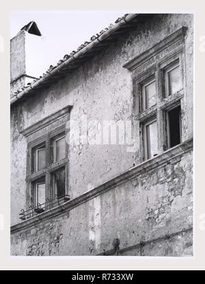 Ombrie Terni Amelia Vues générales, c'est mon l'Italie, l'Italie Pays de l'histoire visuelle, l'architecture médiévale et de l'architecture sculpture. Vue panoramique d'une vue sur les rues de la ville, des bâtiments, des portails et des portes de chambre cour, capitales. Les vues incluent Chiesa S. Michele, Palazzo Braschi, palazzo & fenêtre dans Guelph, style 'Porta S. Agostino, Porta Leone, 'Northwest Porta. L'architecture médiévale et la sculpture architecturale. Vue sur Palazzo Pamphili, palais de style Baroque, les portails, les armoiries et emblèmes de l'Architecture des antiquités. Segments du mur polygonal mura polygonali, 5e siècle Banque D'Images