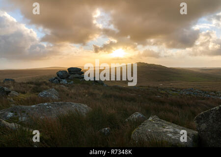 Lever de soleil sur la lande de Bodmin après une tempête de pluie, Cornwall, UK Banque D'Images
