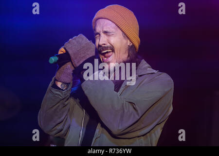 CALABASAS, LOS ANGELES, CA, USA - Décembre 02 : chanteur Brandon Boyd, Incubus effectue sur scène à l'unique Amour Festival Malibu Concert bénéfice pour Wools Banque D'Images