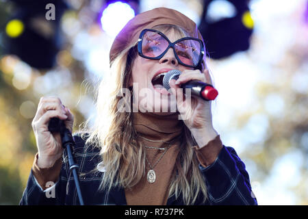 CALABASAS, LOS ANGELES, CA, USA - Décembre 02 : la chanteuse Natasha Bedingfield effectue sur scène à l'unique Amour Festival Malibu Concert bénéfice pour Woolsey Banque D'Images