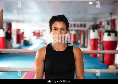 Boxer in gym Banque D'Images