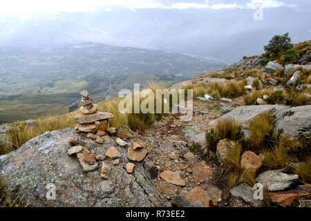 Cairn - Façon de AHUAC lagon. Département d'Ancash au Pérou. Banque D'Images