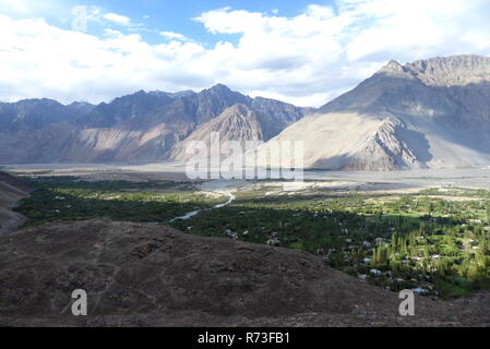 Montagnes autour , Hundar dans la vallée de Nubra, Ladkh Banque D'Images