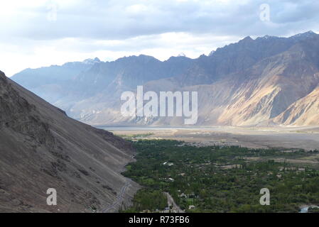 Montagnes autour , Hundar dans la vallée de Nubra, Ladkh Banque D'Images