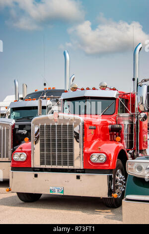 Big Rigs Grand Cœur 2018 rallye camion événement de collecte de fonds dans la région de Winkler, au Manitoba, Canada. Banque D'Images