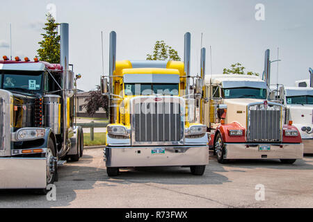 Big Rigs Grand Cœur 2018 rallye camion événement de collecte de fonds dans la région de Winkler, au Manitoba, Canada. Banque D'Images