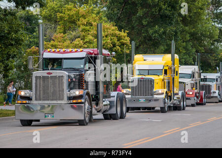 Big Rigs Grand Cœur 2018 rallye camion événement de collecte de fonds dans la région de Winkler, au Manitoba, Canada. Banque D'Images