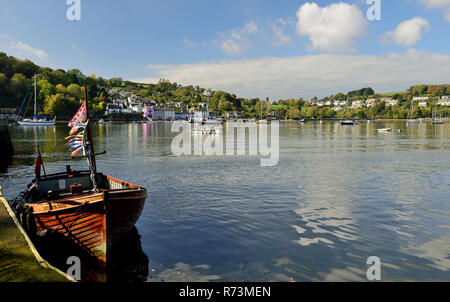 Le bateau amarré à Dittisham Greenway Quay sur la rivière Dart. Banque D'Images