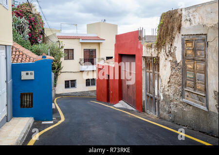 Hôtel, typique petit village avec de vieilles maisons de la rue. Banque D'Images