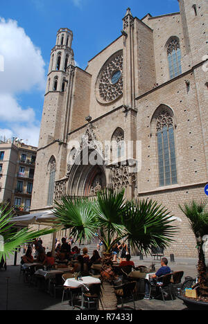 Basilique Santa Maria del Mar, Barcelone, Espagne, est une imposante église dans le quartier de La Ribera à Barcelone, en Espagne, construit entre 1329 et 1383 Banque D'Images