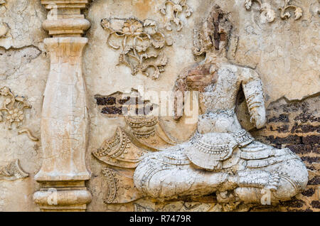 Les reliefs en stuc sur la façade de Maha chedi, Wat Chet Yot, Chiang Mai, Thaïlande Banque D'Images