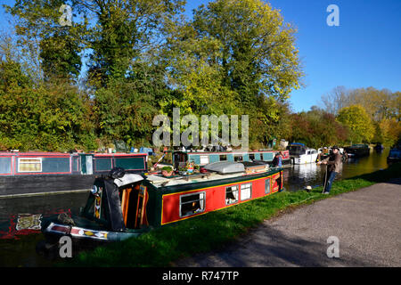 Sur le narrowboats traditionnel Grand Union Canal, Aston Clinton, UK Banque D'Images