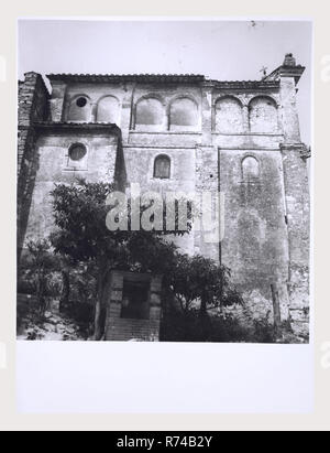 Ombrie Terni Calvi dell'Umbria S. Antonio, c'est mon l'Italie, l'Italie Pays de l'histoire visuelle, de l'extérieur et une vue sur l'intérieur de l'intérieur de l'église haute Renaissance et baroque peintures et sculptures en bois rare d'un groupe de sculptures de 30 chiffres datant du milieu du 16ème siècle. 1984 Photo Banque D'Images
