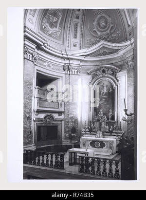 Ombrie Terni Calvi dell'Umbria S. Antonio, c'est mon l'Italie, l'Italie Pays de l'histoire visuelle, de l'extérieur et une vue sur l'intérieur de l'intérieur de l'église haute Renaissance et baroque peintures et sculptures en bois rare d'un groupe de sculptures de 30 chiffres datant du milieu du 16ème siècle. 1984 Photo Banque D'Images