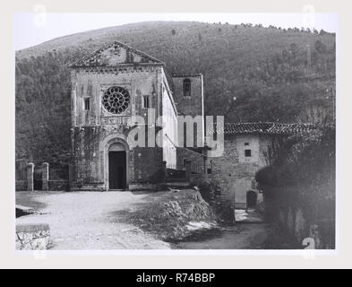 Ombrie Pérouse Castel San Felice S. Felice di Narco, c'est mon l'Italie, l'Italie Pays de l'histoire visuelle, une large couverture de la ville environnante et l'extérieur de la façade de l'église, y compris Windows, portail, et clocher. Une vue sur l'intérieur des autels et des peintures. Banque D'Images