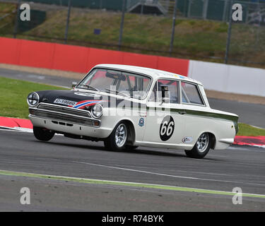 Viggo Lund, Martin Strommen, Ford Cortina Lotus, gros moteur Voitures de tourisme, de pré '66, Silverstone Classic 2016, Chris McEvoy, cjm-photographie, Classic Ra Banque D'Images