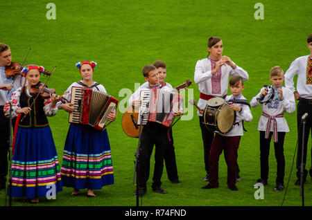 Clôture de la fête de l'été avec 'Polissya Zhytomyr Folklore l'Ukraine" 25.08.2018. Banque D'Images