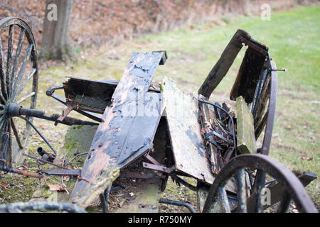 Un buggy amish en panne. Banque D'Images