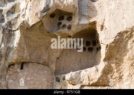 Rock-chambre sculpté dans la ville de Göreme en Cappadoce Banque D'Images