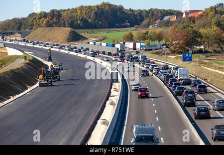 L'expansion de l'autoroute A8 près de Merklingen, Baden-WŸrttemberg, au nord-ouest d'Ulm, l'expansion à 3 voies par direction, la congestion du trafic sur le narr Banque D'Images