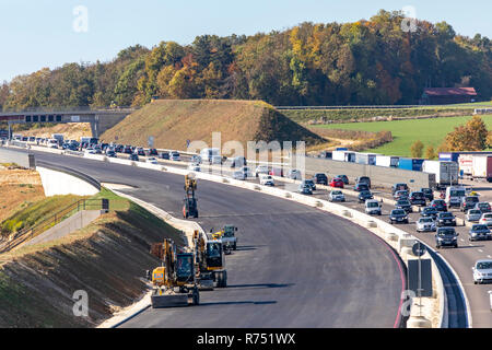 L'expansion de l'autoroute A8 près de Merklingen, Baden-WŸrttemberg, au nord-ouest d'Ulm, l'expansion à 3 voies par direction, la congestion du trafic sur le narr Banque D'Images