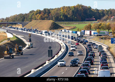 L'expansion de l'autoroute A8 près de Merklingen, Baden-WŸrttemberg, au nord-ouest d'Ulm, l'expansion à 3 voies par direction, la congestion du trafic sur le narr Banque D'Images