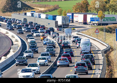 L'expansion de l'autoroute A8 près de Merklingen, Baden-WŸrttemberg, au nord-ouest d'Ulm, l'expansion à 3 voies par direction, la congestion du trafic sur le narr Banque D'Images