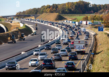 L'expansion de l'autoroute A8 près de Merklingen, Baden-WŸrttemberg, au nord-ouest d'Ulm, l'expansion à 3 voies par direction, la congestion du trafic sur le narr Banque D'Images