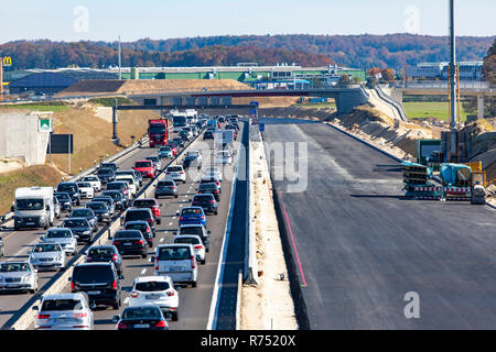 L'expansion de l'autoroute A8 près de Merklingen, Baden-WŸrttemberg, au nord-ouest d'Ulm, l'expansion à 3 voies par direction, la congestion du trafic sur le narr Banque D'Images