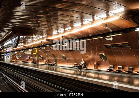 Paris, France - Octobre 2014 : La Station de métro Arts et Métiers à Paris, France. Banque D'Images