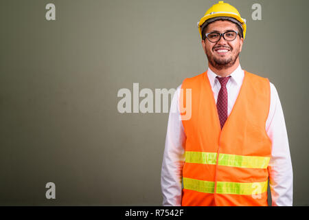 Persan barbu homme travailleur du bâtiment de couleur contre backgrou Banque D'Images