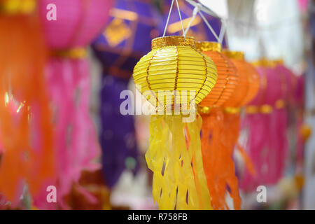 Des lanternes en papier dans Yee-peng festival ,ChiangMai Thailand Banque D'Images