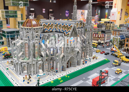 Budapest, Hongrie. 7 Décembre, 2018. Constructions Lego sont visibles sur l'affichage à l'KockaPark à Budapest, Hongrie, le 7 décembre 2018. KockaPark (brique Park en hongrois) présente une exposition de Lego construit à la main des répliques de la réalité, ainsi qu'une zone où les enfants peuvent participer à la construction en briques Lego. Credit : Attila Volgyi/Xinhua/Alamy Live News Banque D'Images