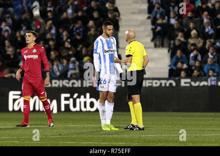 Getafe, Madrid, Espagne. 7 Décembre, 2018. L'En-Nesyri CD Leganes Youssef vu avoir mots avec l'arbitre pendant le match de la Liga entre CD Leganes et Getafe CF au stade de Butarque à Martorell, Espagne. 07 Décembre, 2018. Legan Crédit : P. Mace/SOPA Images/ZUMA/Alamy Fil Live News Banque D'Images