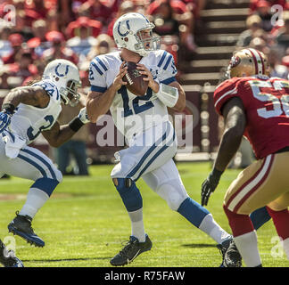 San Francisco, Californie, USA. 22 août, 2013. Indianapolis Colts quarterback Andrew Luck (12) le dimanche, Septembre 21, 2013 à San Francisco, Californie. Les Colts défait les 49ers 27-7. Crédit : Al Golub/ZUMA/Alamy Fil Live News Banque D'Images