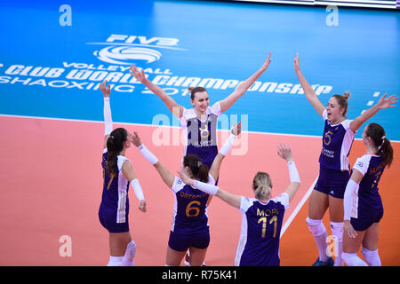 Shanghai, Chine, la province de Zhejiang. Dec 8, 2018. Les joueurs de Volero Le Cannet célèbrent la victoire après avoir remporté un match 5-8 Classification entre cour suprême de Chonburi en Thaïlande et Volero Le Cannet de la France à la Women's Club de volleyball FIVB Championnat du Monde à Shanghai, la Chine de l'est la province du Zhejiang, le 8 décembre 2018. Volero Le Cannet a gagné 3-1. Credit : Huang Zongzhi/Xinhua/Alamy Live News Banque D'Images