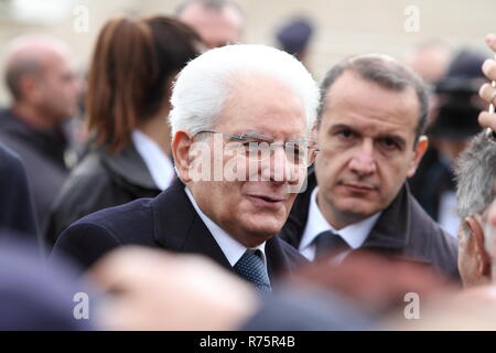 Mignano Monte Lungo, Italie. 8 décembre 2018 : Le Président de la République italienne Sergio Mattarella célèbre le 75e anniversaire de la bataille de Montelungo Crédit : Antonio nardelli/Alamy Live News Banque D'Images