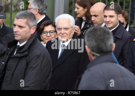 Mignano Monte Lungo, Italie. 8 décembre 2018 : Le Président de la République italienne Sergio Mattarella célèbre le 75e anniversaire de la bataille de Montelungo Crédit : Antonio nardelli/Alamy Live News Banque D'Images