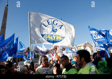 Rome, Italie. 8 décembre 2018. Vue générale 8 décembre 2018 Rome. Rassemblement du Parti de la Lega Nord italiens 'premier' sur la Piazza del Popolo. Crédit : Foto Insidefoto insidefoto srl/Alamy Live News Banque D'Images