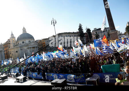 Rome, Italie. 8 décembre 2018. Vue générale 8 décembre 2018 Rome. Rassemblement du Parti de la Lega Nord italiens 'premier' sur la Piazza del Popolo. Crédit : Foto Insidefoto insidefoto srl/Alamy Live News Banque D'Images