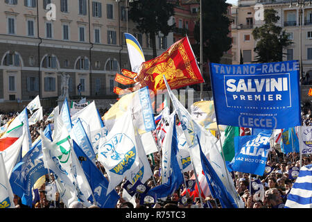 Rome, Italie. 8 décembre 2018. Vue générale 8 décembre 2018 Rome. Rassemblement du Parti de la Lega Nord italiens 'premier' sur la Piazza del Popolo. Crédit : Foto Insidefoto insidefoto srl/Alamy Live News Banque D'Images