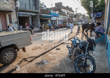 Les gens dans les rues de Mandawa, Rajasthan, Inde Banque D'Images